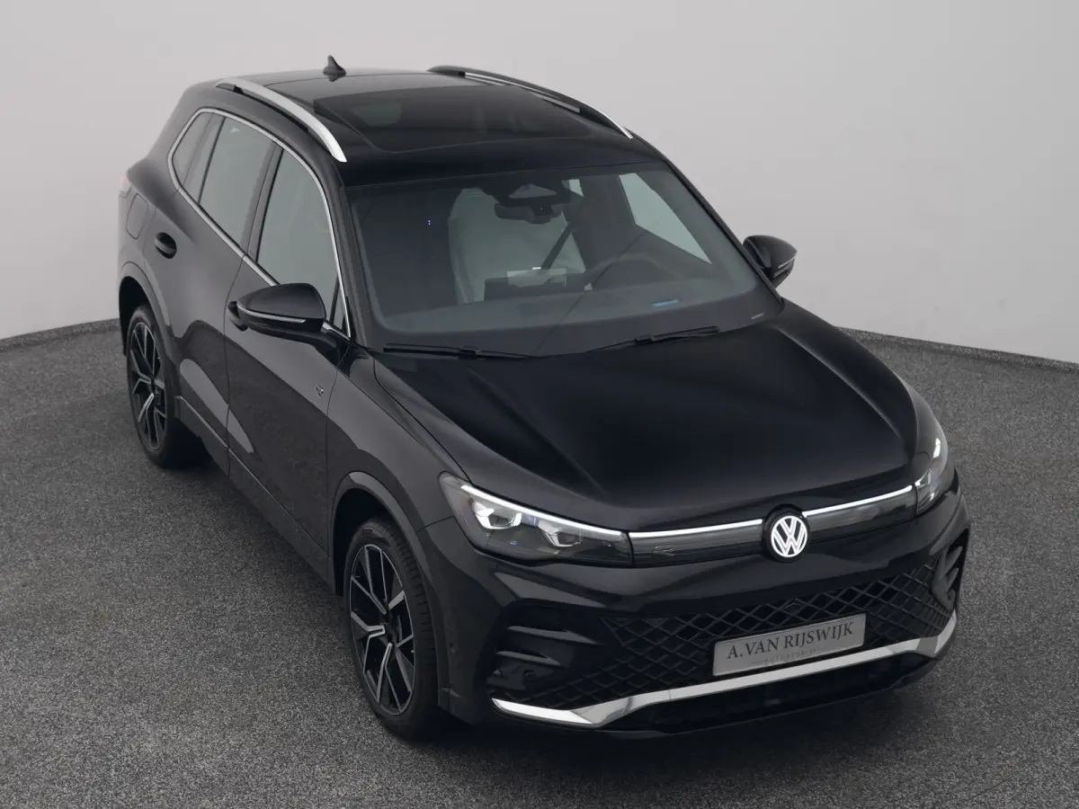 1.5 eHybrid R-Line NEW | PANO | 360° | HUD | ADAPTIVE | STOELMASSAGE | STOEL- EN STUURVERW. | TREKHAAK