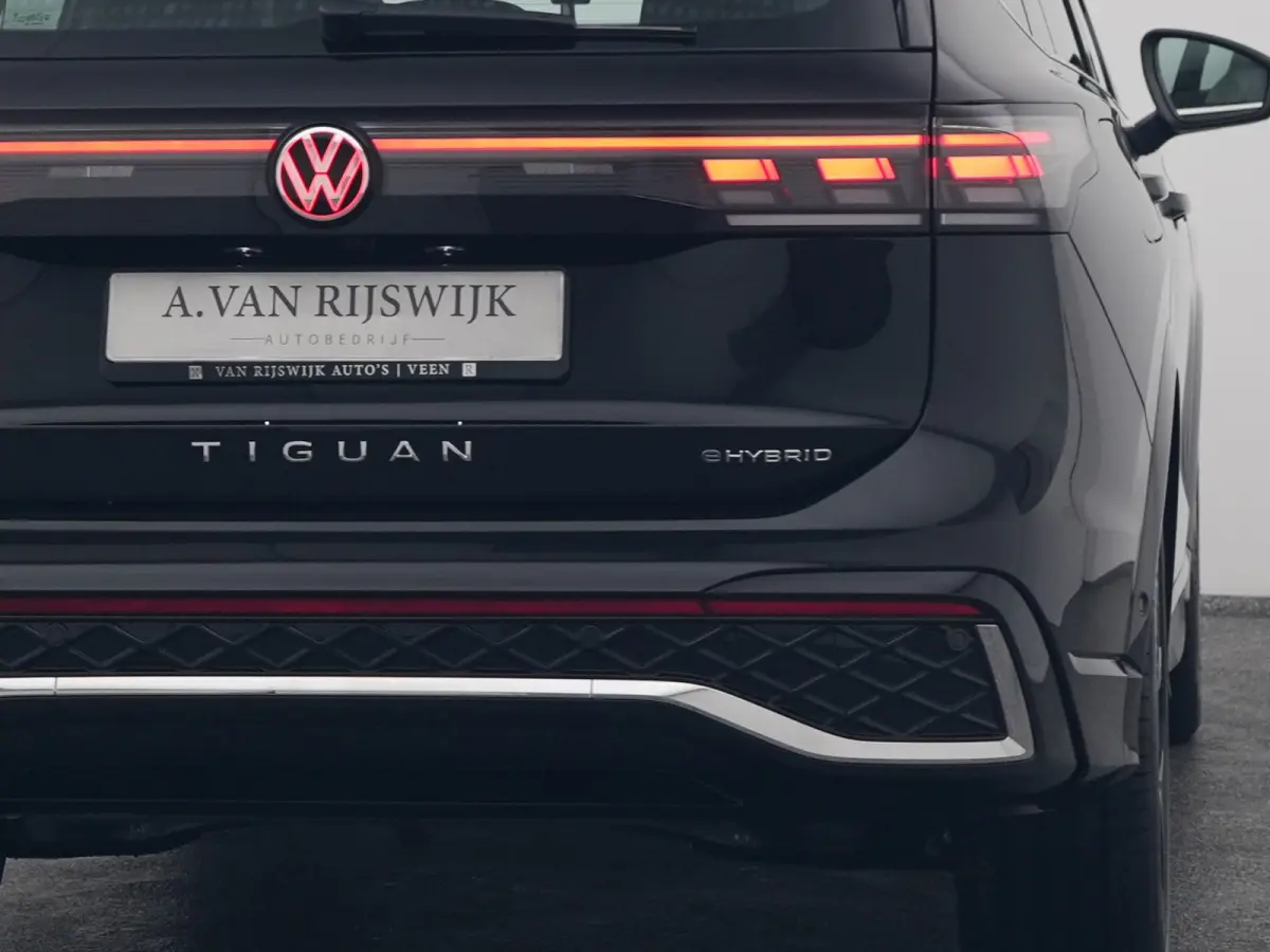 1.5 eHybrid R-Line NEW | PANO | 360° | HUD | ADAPTIVE | STOELMASSAGE | STOEL- EN STUURVERW. | TREKHAAK