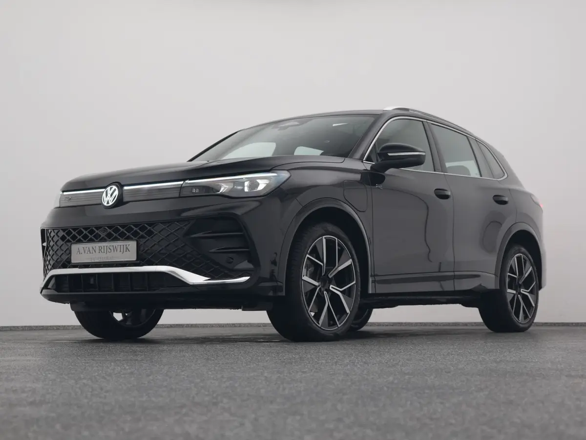 1.5 eHybrid R-Line NEW | PANO | 360° | HUD | ADAPTIVE | STOELMASSAGE | STOEL- EN STUURVERW. | TREKHAAK