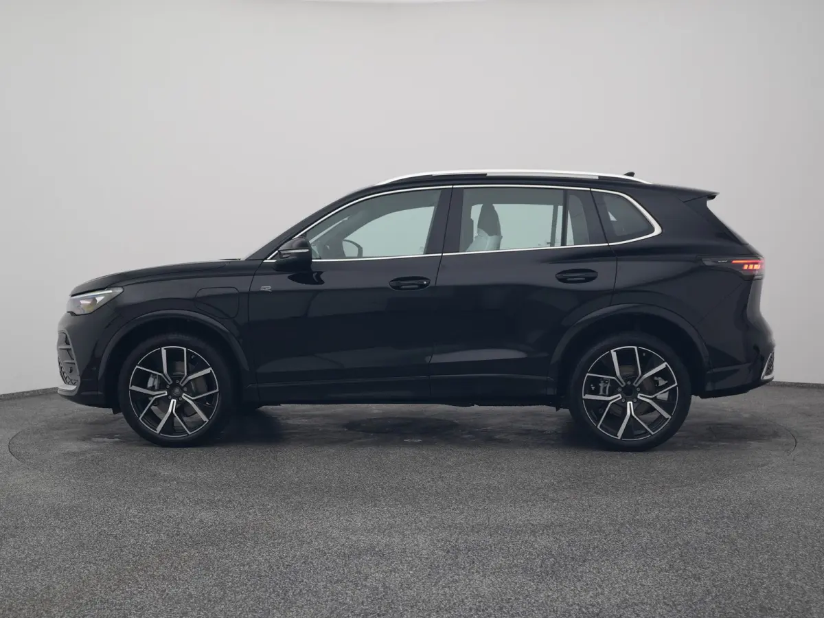 1.5 eHybrid R-Line NEW | PANO | 360° | HUD | ADAPTIVE | STOELMASSAGE | STOEL- EN STUURVERW. | TREKHAAK