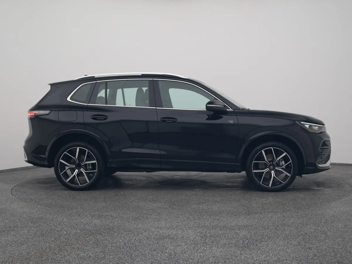 1.5 eHybrid R-Line NEW | PANO | 360° | HUD | ADAPTIVE | STOELMASSAGE | STOEL- EN STUURVERW. | TREKHAAK
