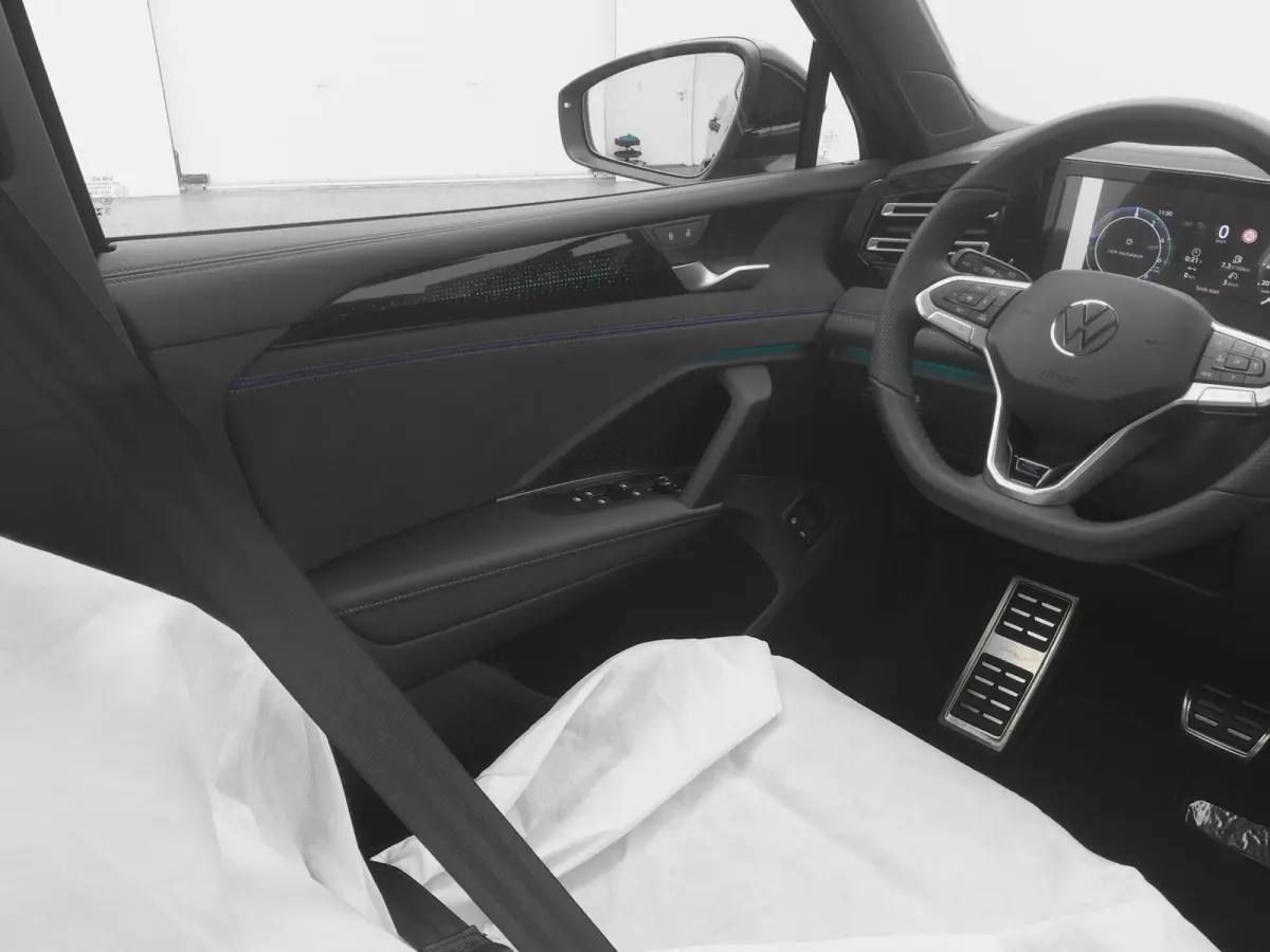 1.5 eHybrid R-Line NEW | PANO | 360° | HUD | ADAPTIVE | STOELMASSAGE | STOEL- EN STUURVERW. | TREKHAAK