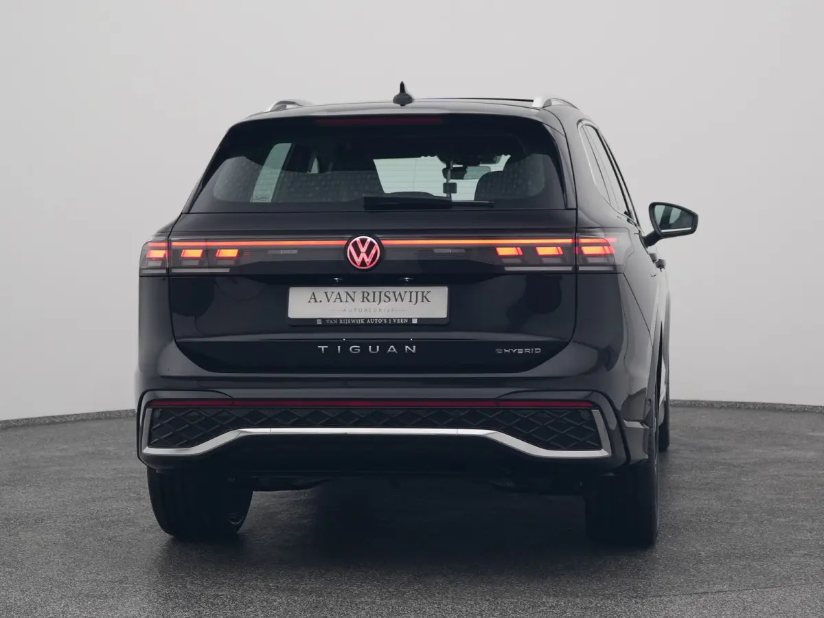 1.5 eHybrid R-Line NEW | PANO | 360° | HUD | ADAPTIVE | STOELMASSAGE | STOEL- EN STUURVERW. | TREKHAAK