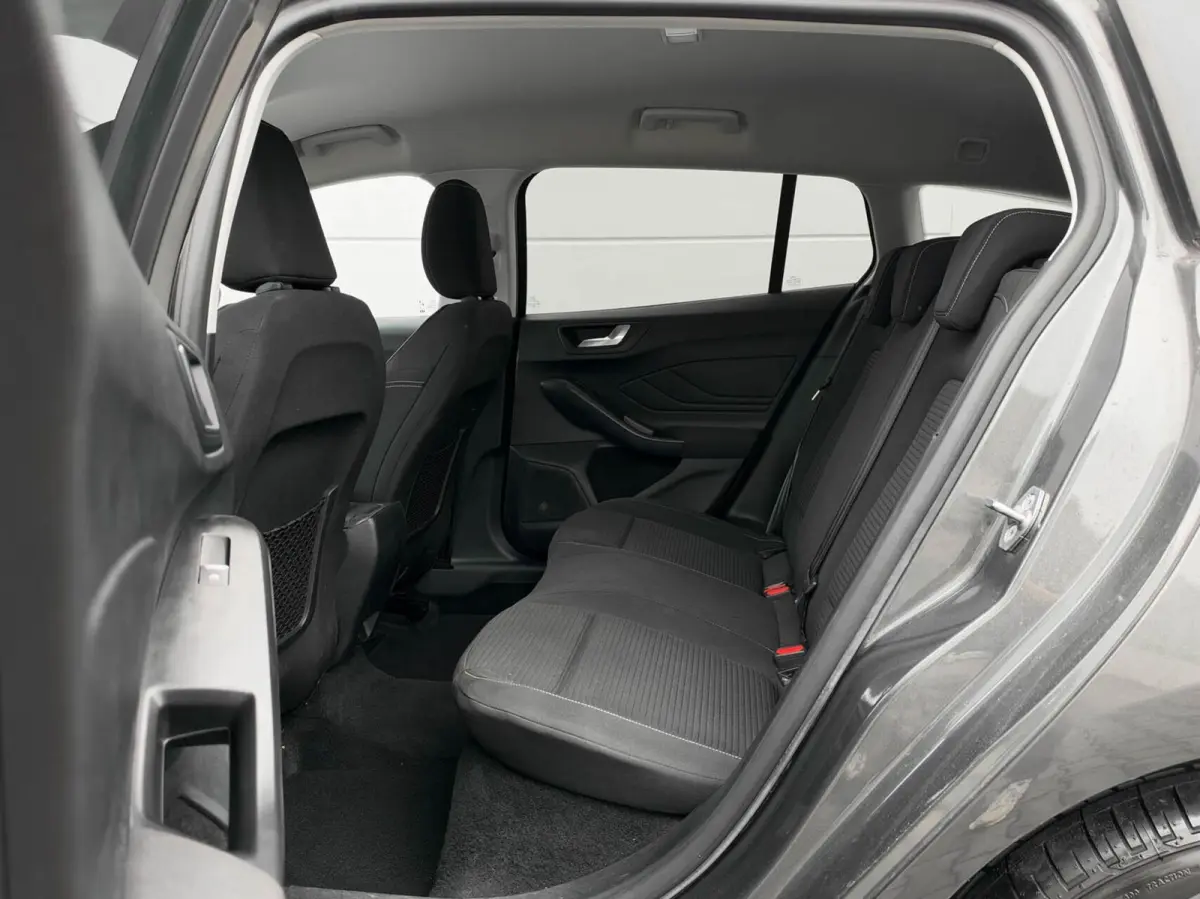 1.0 EcoBoost Hybrid 125pk Titanium | Navigatie | Adaptive cruise | Trekhaak