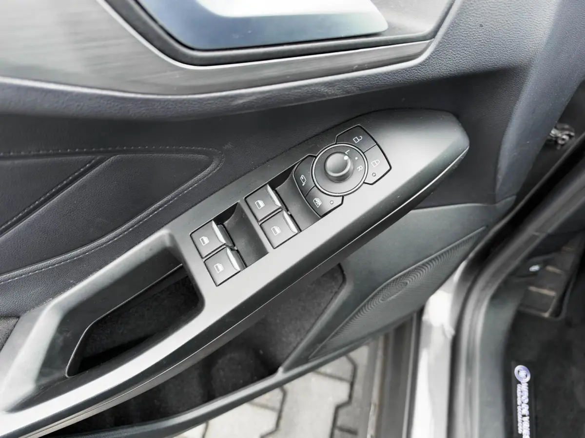 1.0 EcoBoost Hybrid 125pk Titanium | Navigatie | Adaptive cruise | Trekhaak