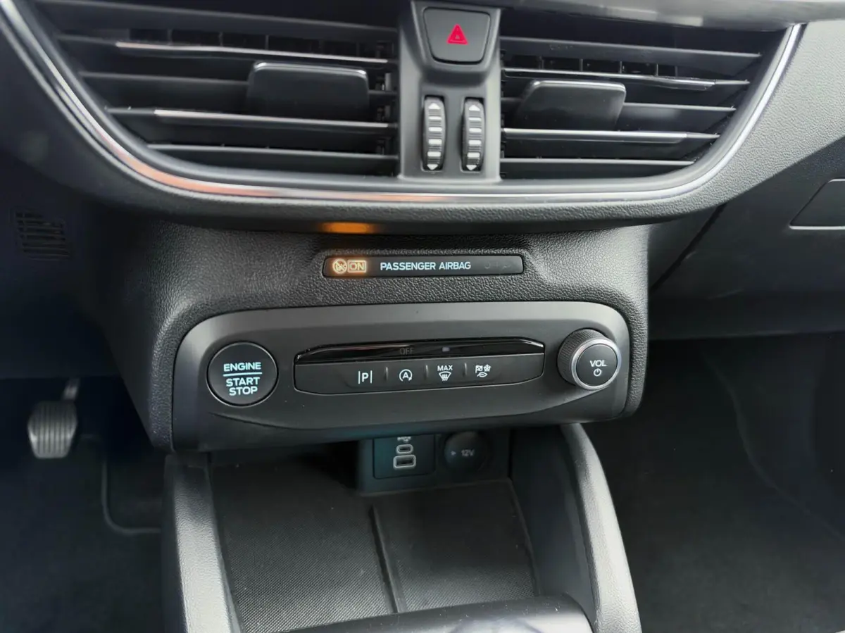 1.0 EcoBoost Hybrid 125pk Titanium | Navigatie | Adaptive cruise | Trekhaak
