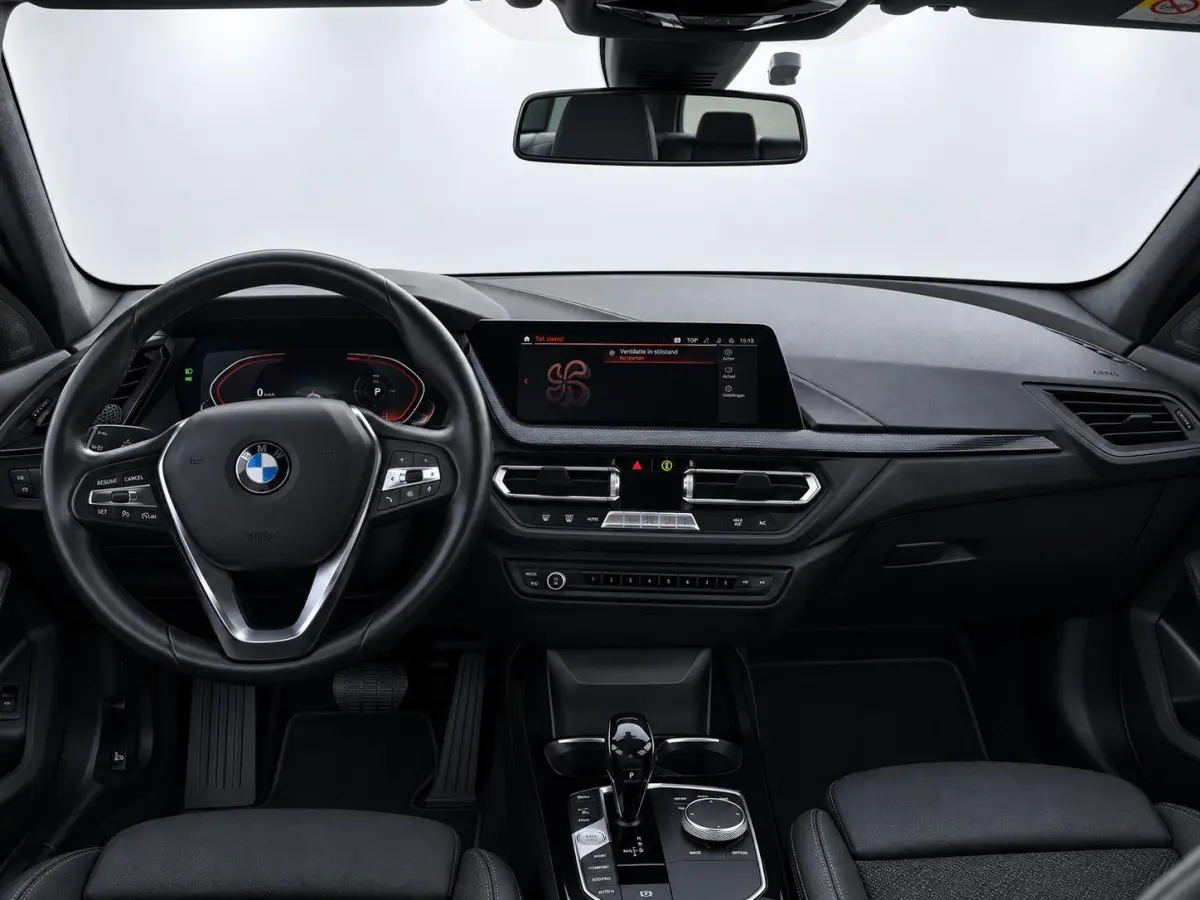 118i Executive Edition | Verwacht | Automaat | Sportline | Apple Carplay / Android Auto | Parkeer sensoren | Cruise control | Virtual cockpit | Navigatie | Climate control | Lichtmetalen Vel