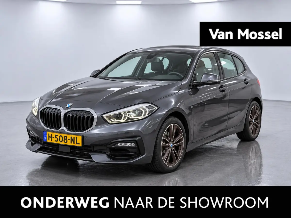 118i Executive Edition | Verwacht | Automaat | Sportline | Apple Carplay / Android Auto | Parkeer sensoren | Cruise control | Virtual cockpit | Navigatie | Climate control | Lichtmetalen Vel