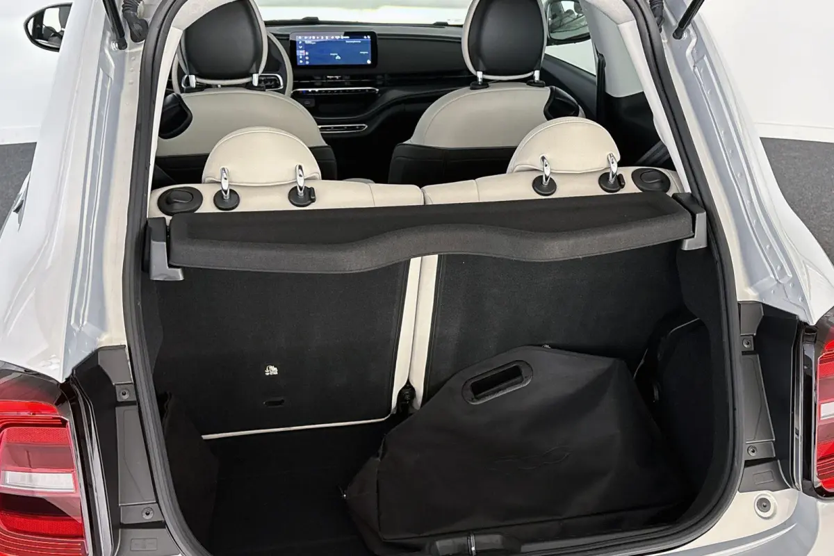 La Prima 42 kWh Pano Leder Stoelverwarming JBL Camera Apple CarPlay