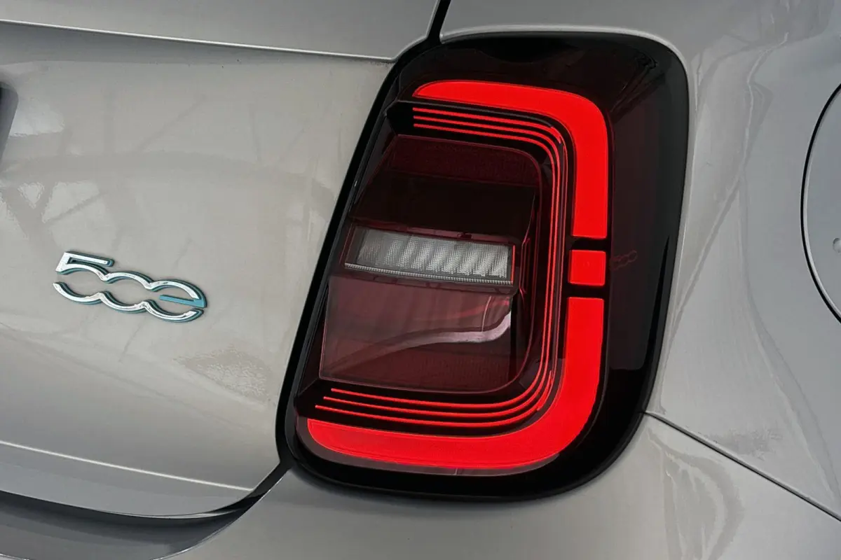 La Prima 42 kWh Pano Leder Stoelverwarming JBL Camera Apple CarPlay