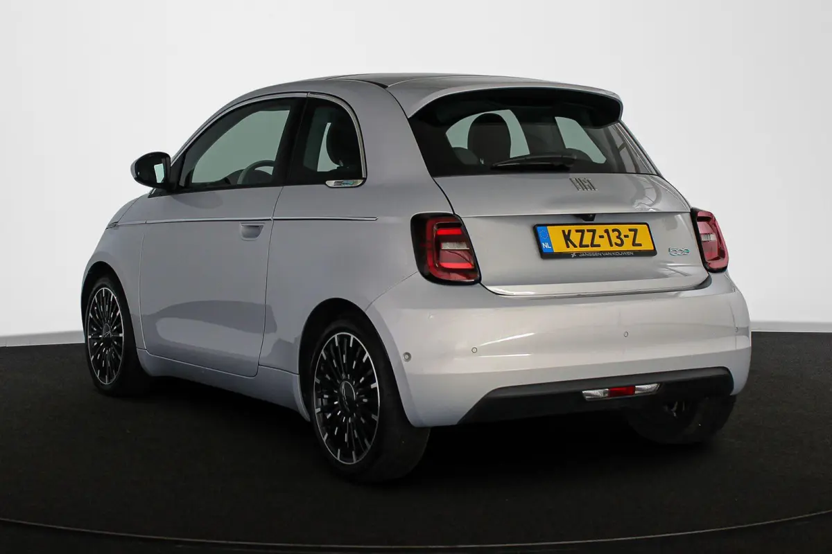 La Prima 42 kWh Pano Leder Stoelverwarming JBL Camera Apple CarPlay