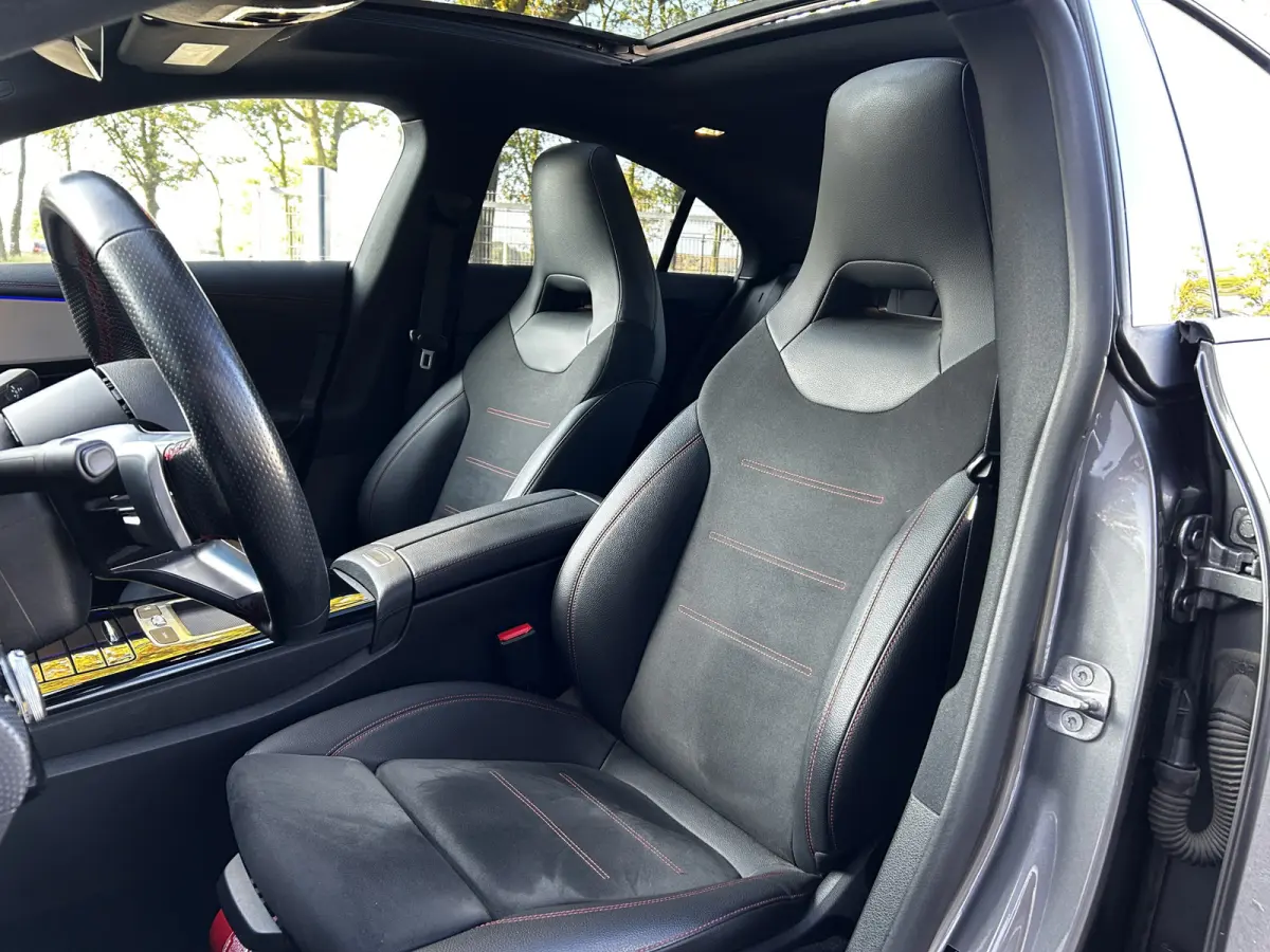 250e AMG // Panoramdadak // Keyless // Nightpakket // Camera // Carplay