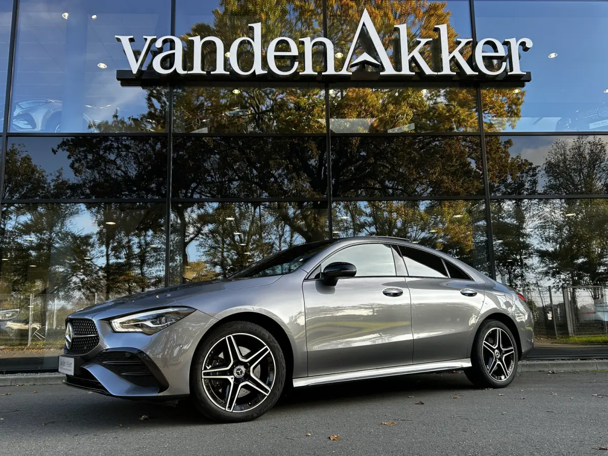 250e AMG // Panoramdadak // Keyless // Nightpakket // Camera // Carplay