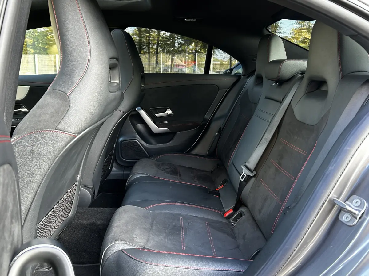 250e AMG // Panoramdadak // Keyless // Nightpakket // Camera // Carplay