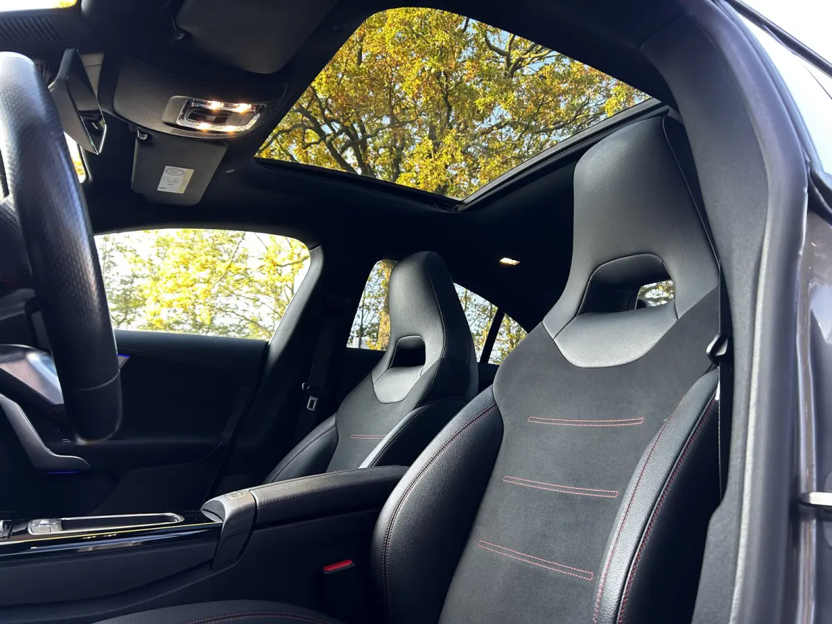 250e AMG // Panoramdadak // Keyless // Nightpakket // Camera // Carplay
