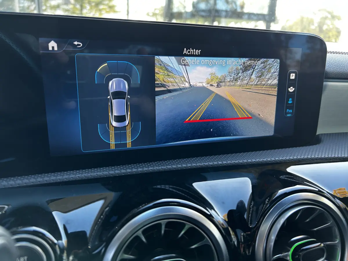 250e AMG // Panoramdadak // Keyless // Nightpakket // Camera // Carplay