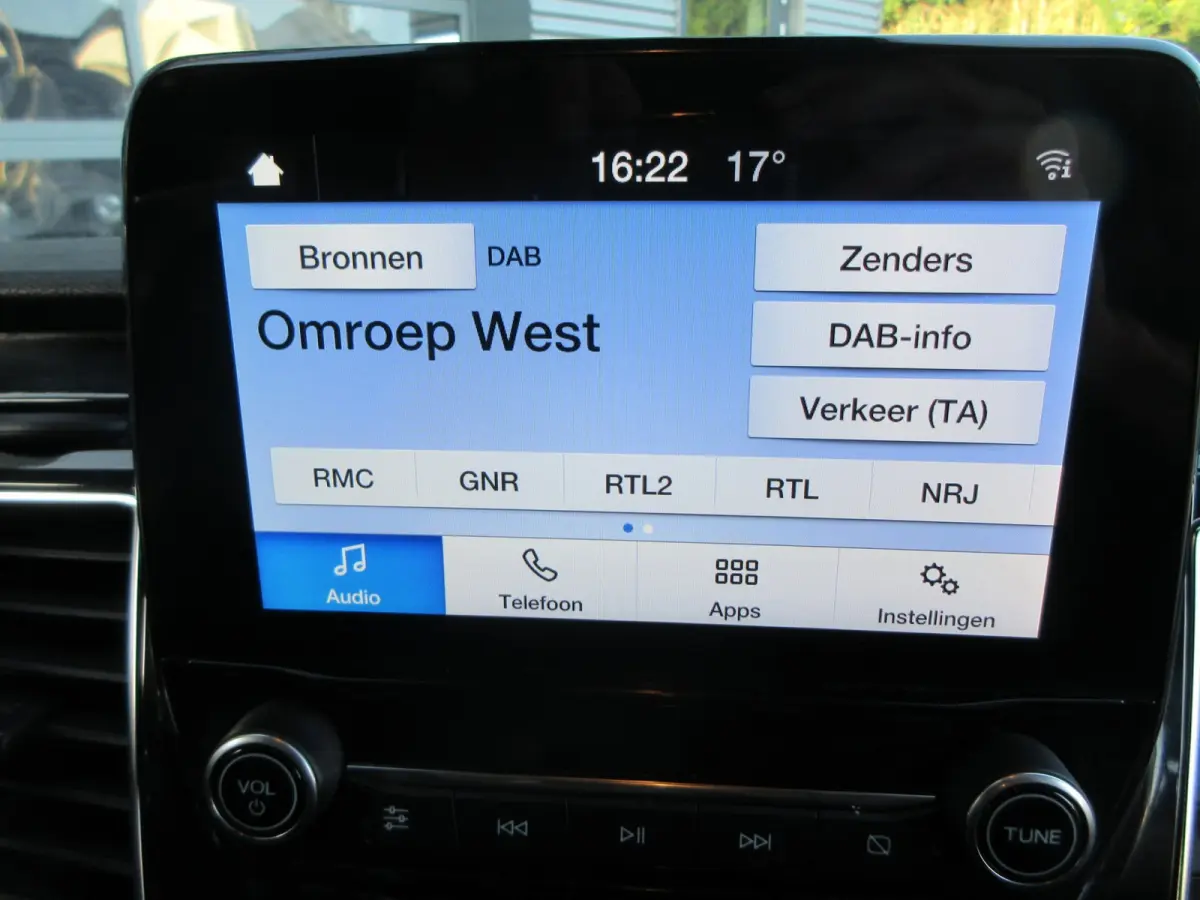 320 2.0 TDCI L1H1 Sport DC 185 pk automaat