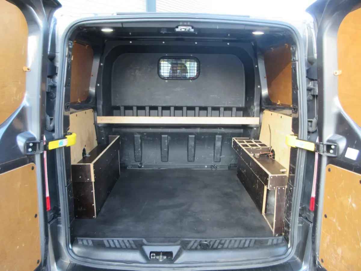 320 2.0 TDCI L1H1 Sport DC 185 pk automaat