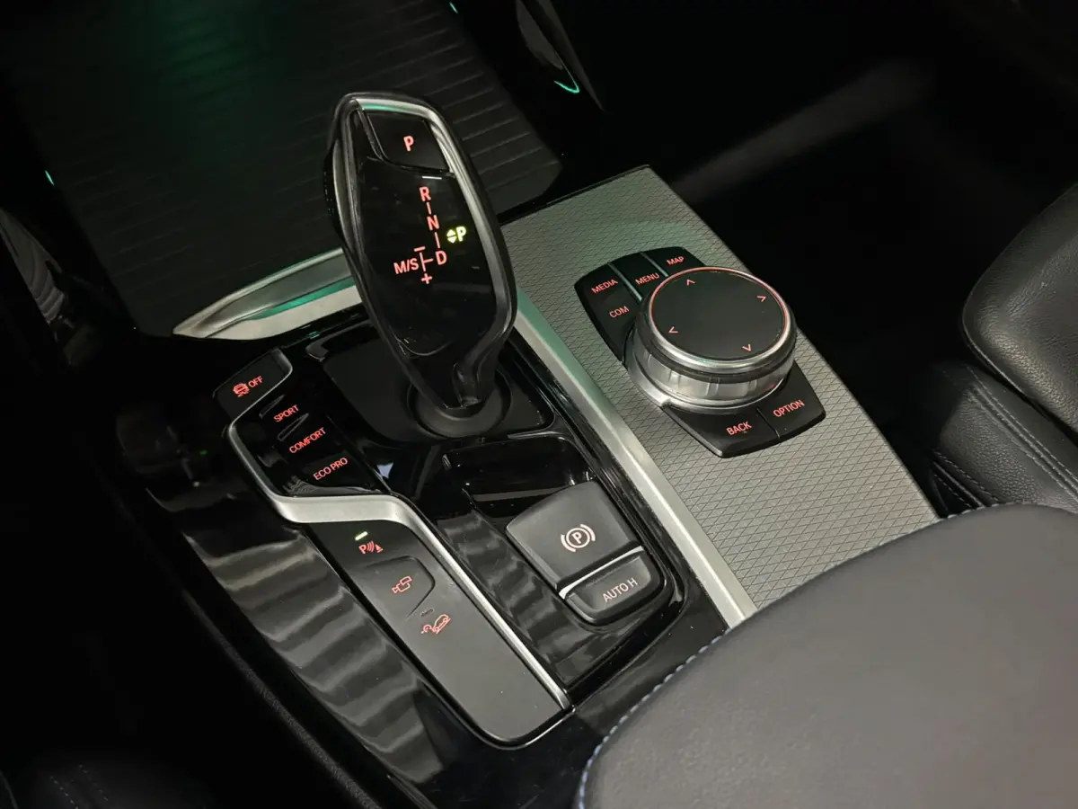 XDrive20i High Executive Panoramadak Harman Kardon Headup