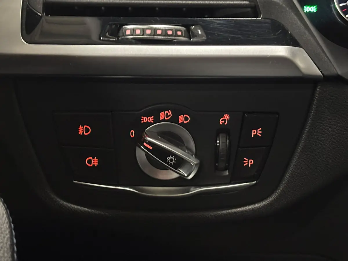 XDrive20i High Executive Panoramadak Harman Kardon Headup