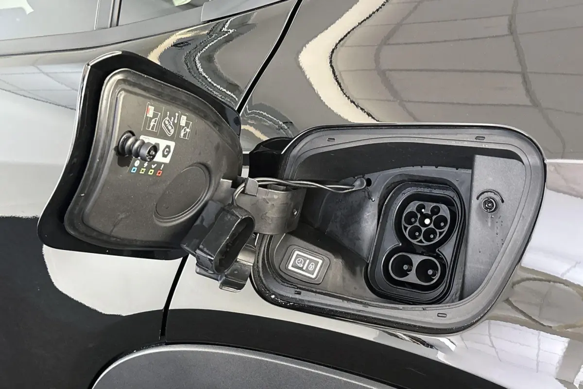 Summit 54 kWh Stoelverwarming Camera Keyless Dodehoek