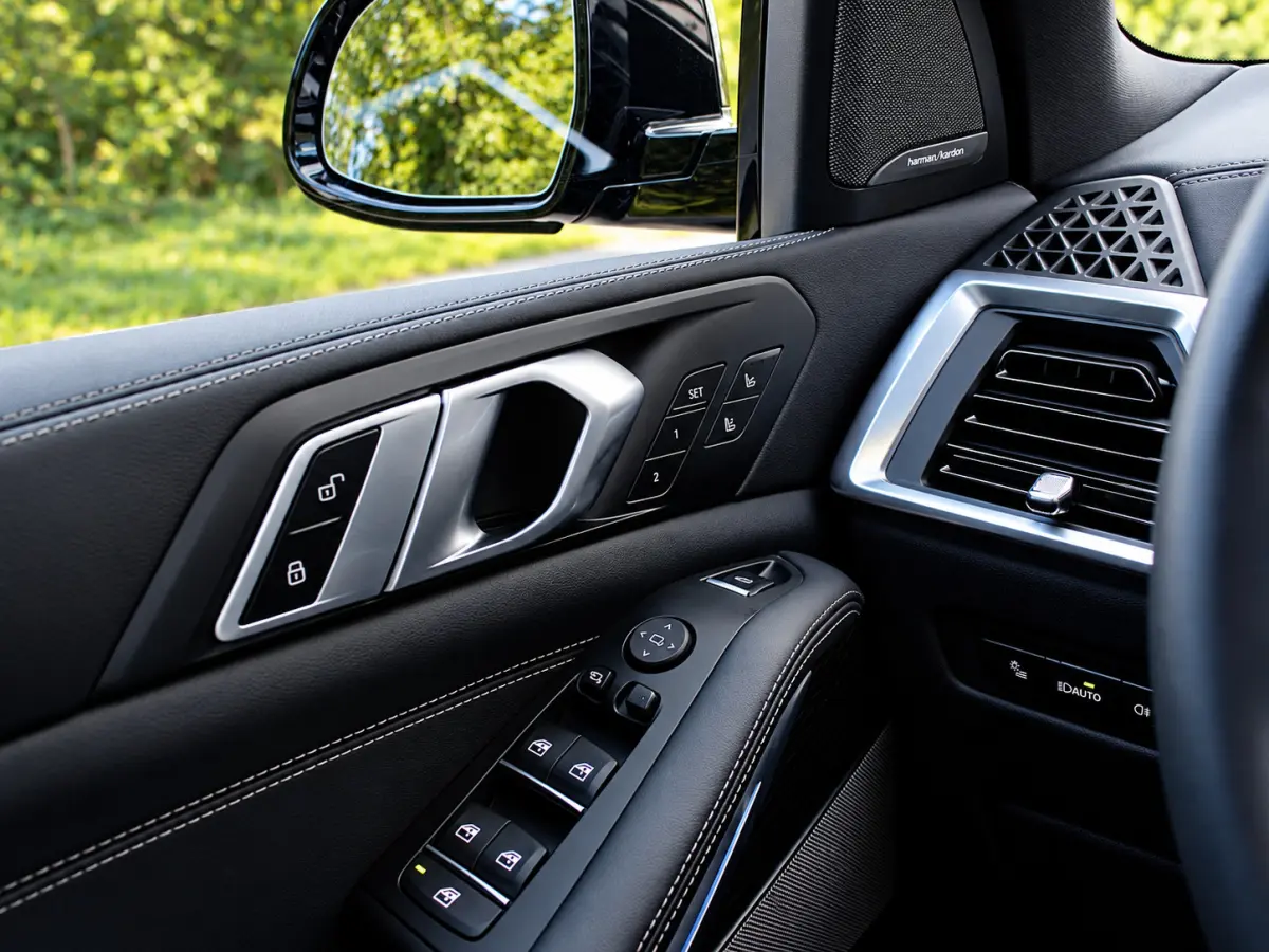 xDrive50e M-Sport 4WB|Softclose|HuD|360|Memory|Trekh.