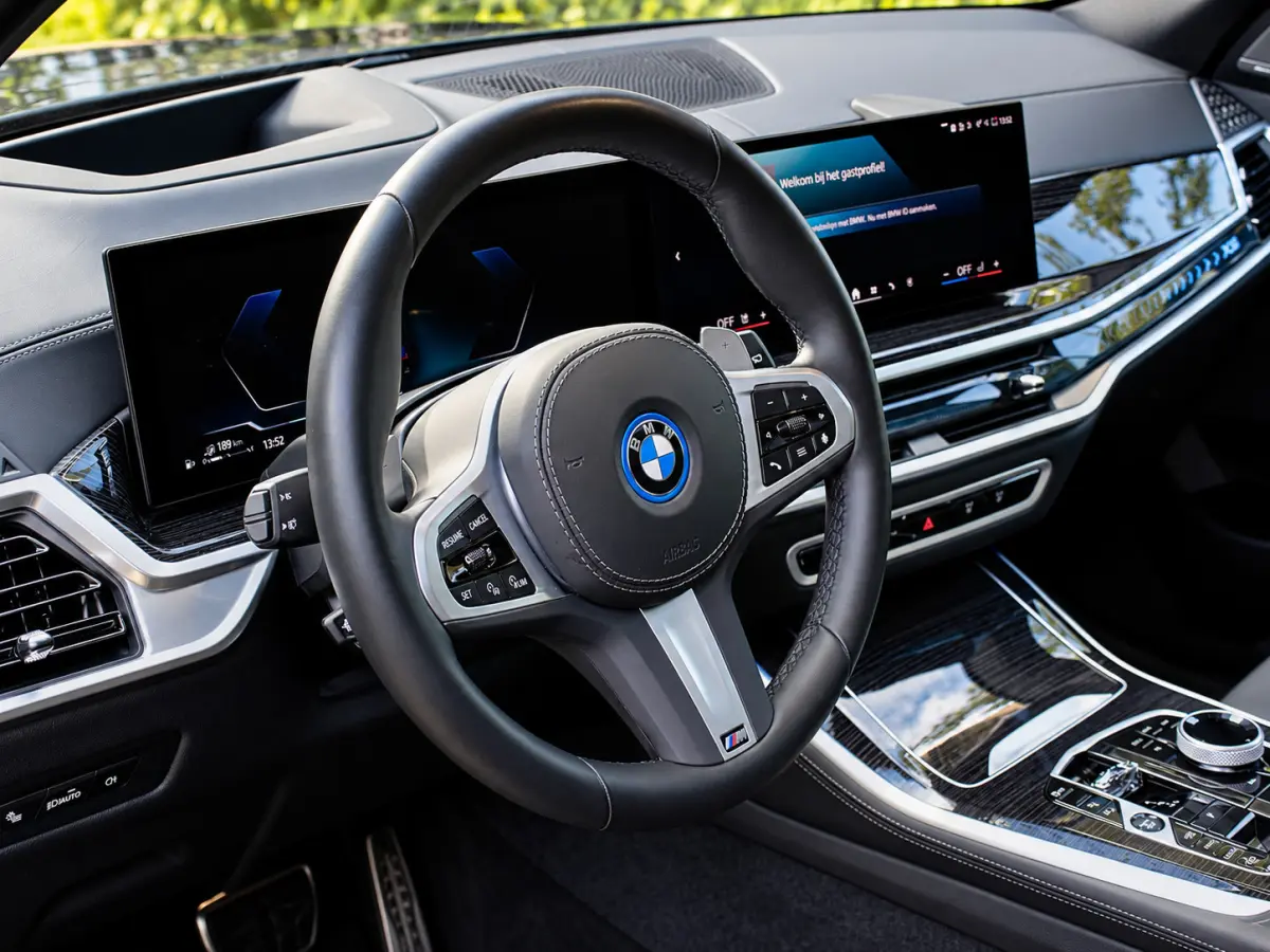 xDrive50e M-Sport 4WB|Softclose|HuD|360|Memory|Trekh.