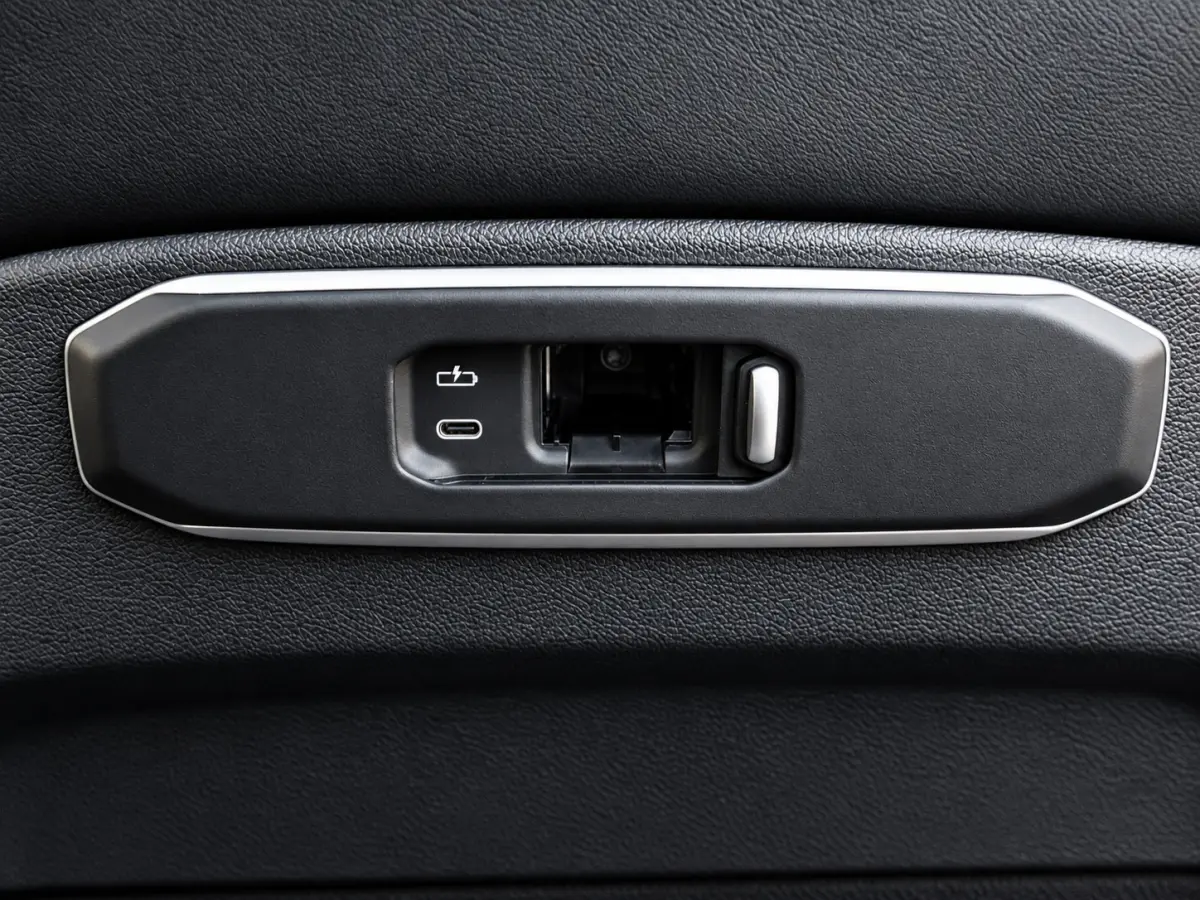 xDrive50e M-Sport 4WB|Softclose|HuD|360|Memory|Trekh.