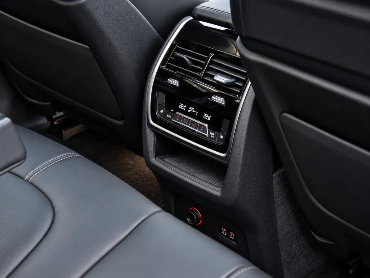 xDrive50e M-Sport 4WB|Softclose|HuD|360|Memory|Trekh.