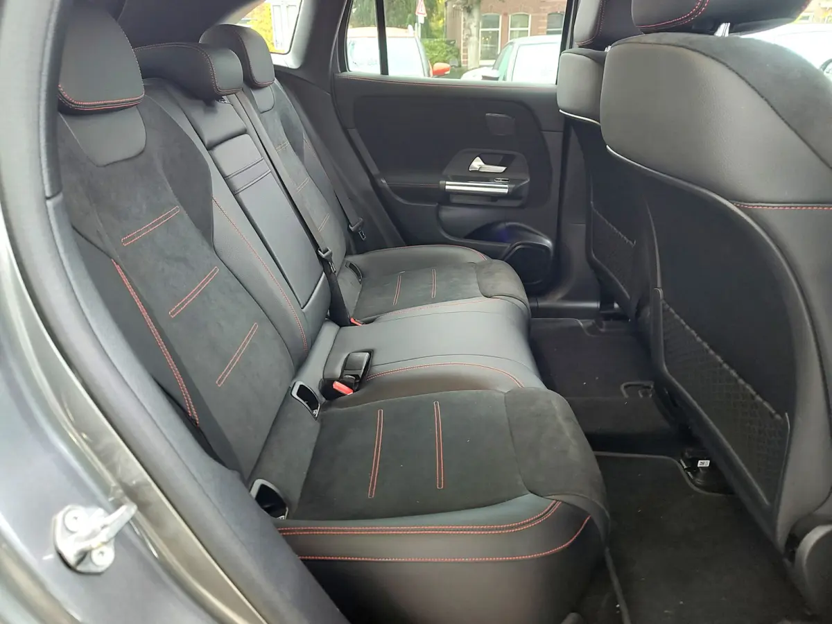 300 4MATIC AMG LINE 67 kWh Pano | Head Up Display | Memory Seats | Dodehoekdetectie | Trekhaak