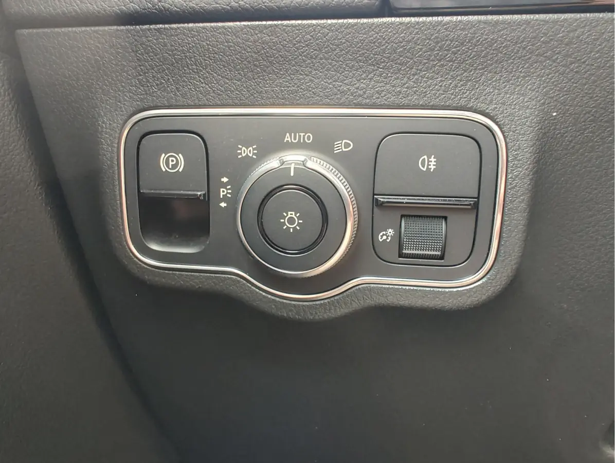300 4MATIC AMG LINE 67 kWh Pano | Head Up Display | Memory Seats | Dodehoekdetectie | Trekhaak