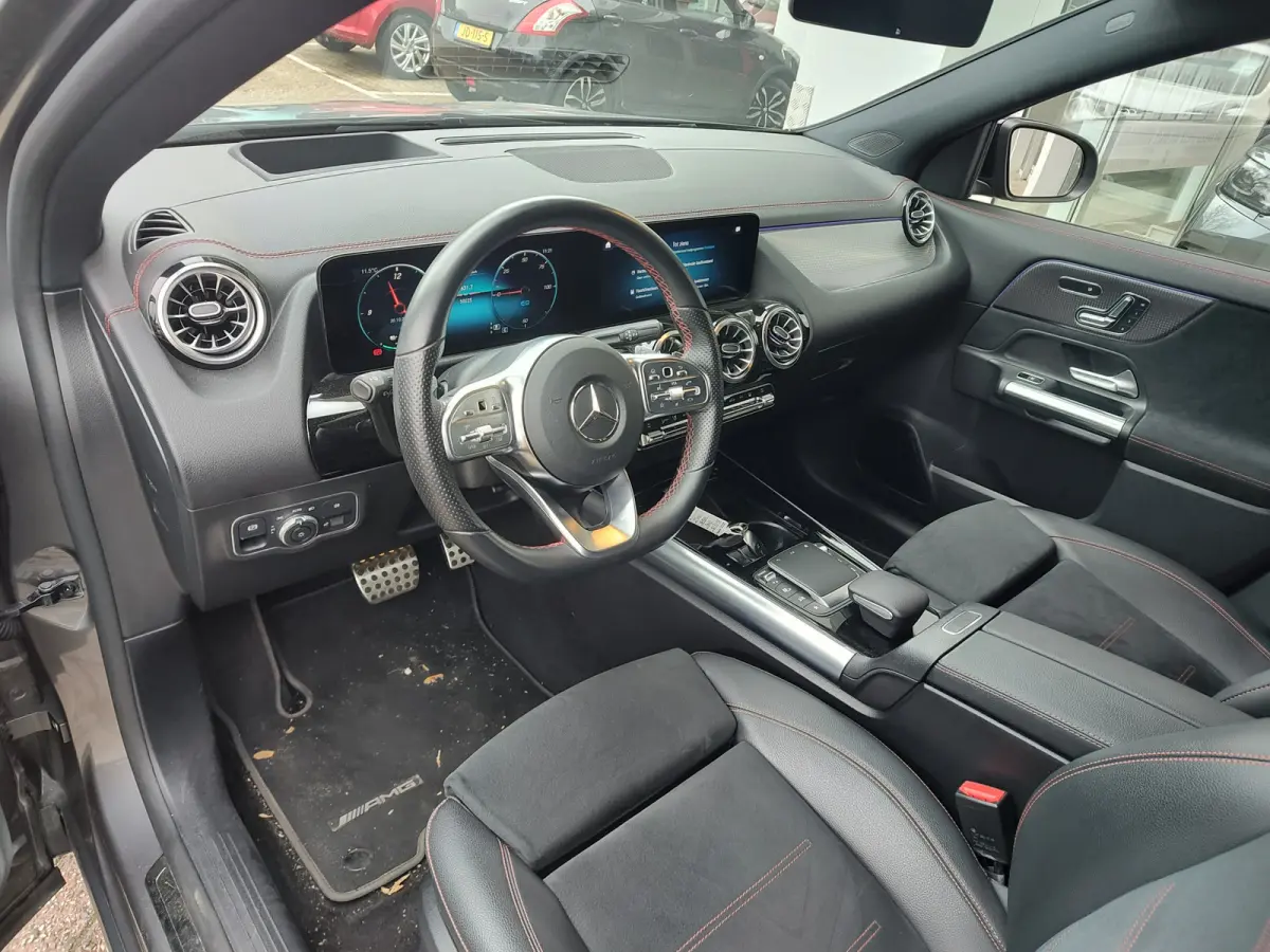 300 4MATIC AMG LINE 67 kWh Pano | Head Up Display | Memory Seats | Dodehoekdetectie | Trekhaak