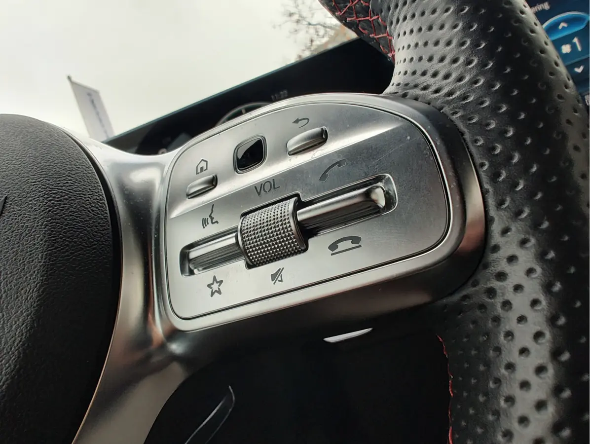 300 4MATIC AMG LINE 67 kWh Pano | Head Up Display | Memory Seats | Dodehoekdetectie | Trekhaak