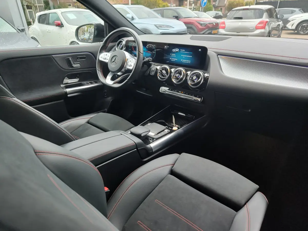 300 4MATIC AMG LINE 67 kWh Pano | Head Up Display | Memory Seats | Dodehoekdetectie | Trekhaak