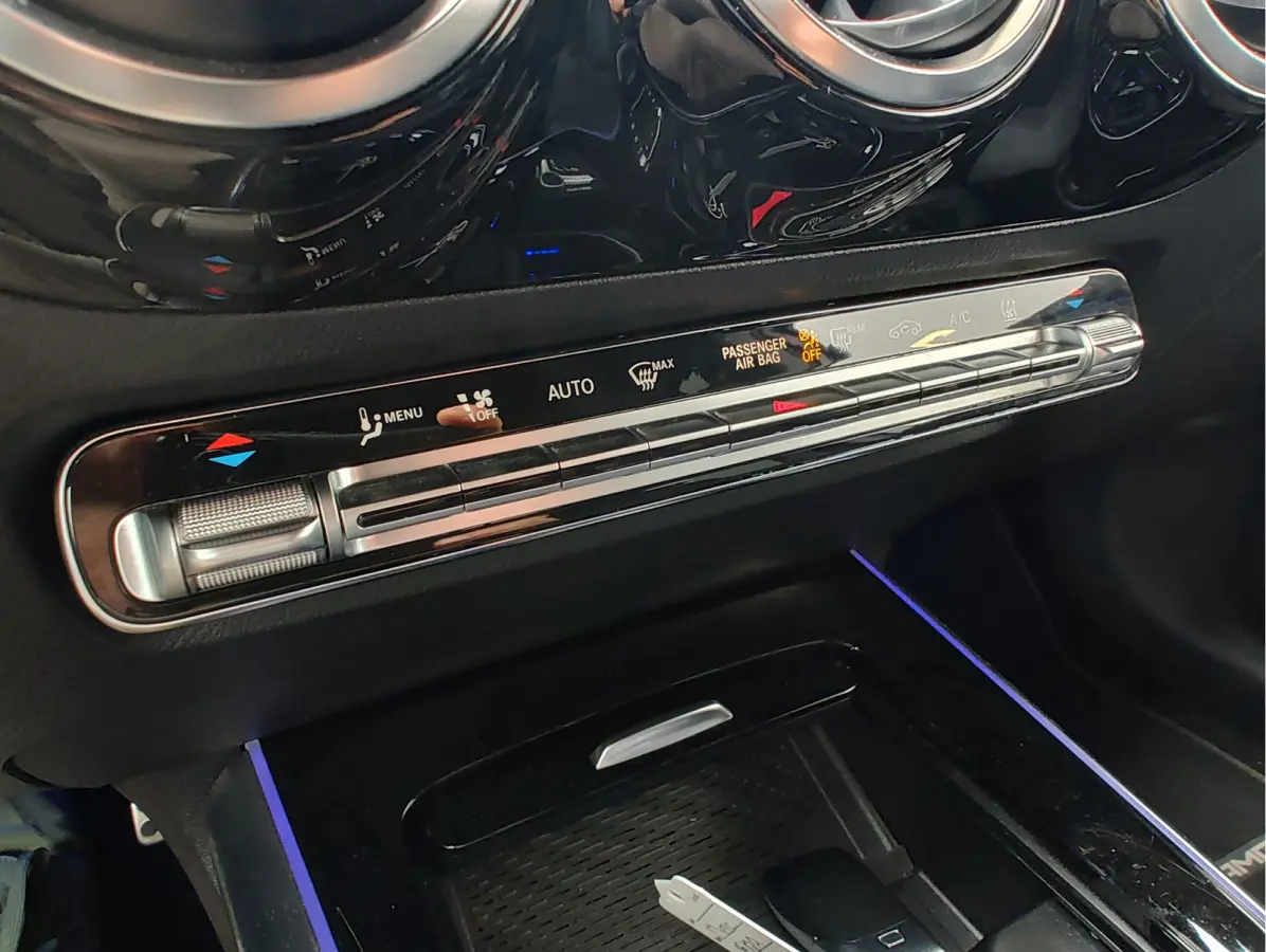 300 4MATIC AMG LINE 67 kWh Pano | Head Up Display | Memory Seats | Dodehoekdetectie | Trekhaak