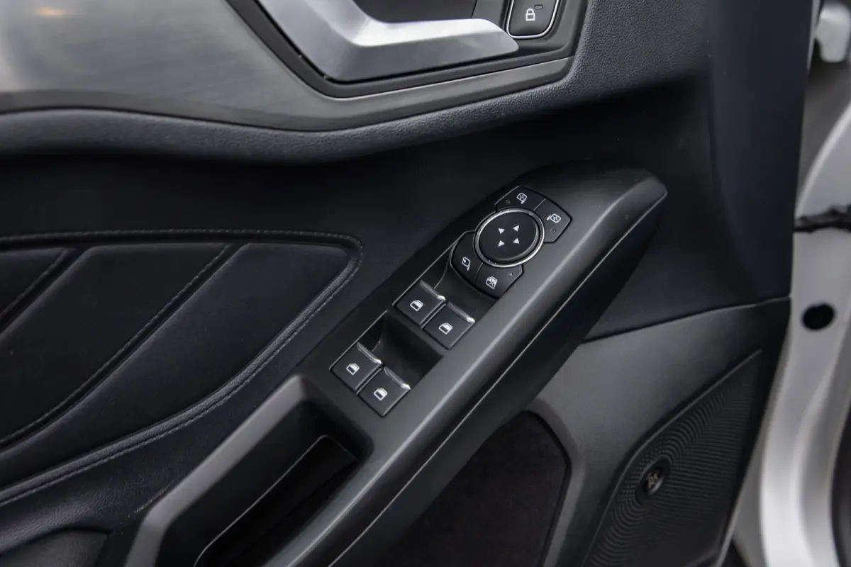 1.0 EcoBoost Titanium Business | Camera | Stoel/stuur/voorruit verwarming | B&O audio | Cruise control adaptief | Keyless | Apple Carplay/Android Auto | Achteruitrijcamera | Apple Carplay/An