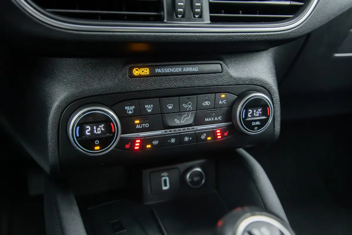 1.0 EcoBoost Titanium Business | Camera | Stoel/stuur/voorruit verwarming | B&O audio | Cruise control adaptief | Keyless | Apple Carplay/Android Auto | Achteruitrijcamera | Apple Carplay/An