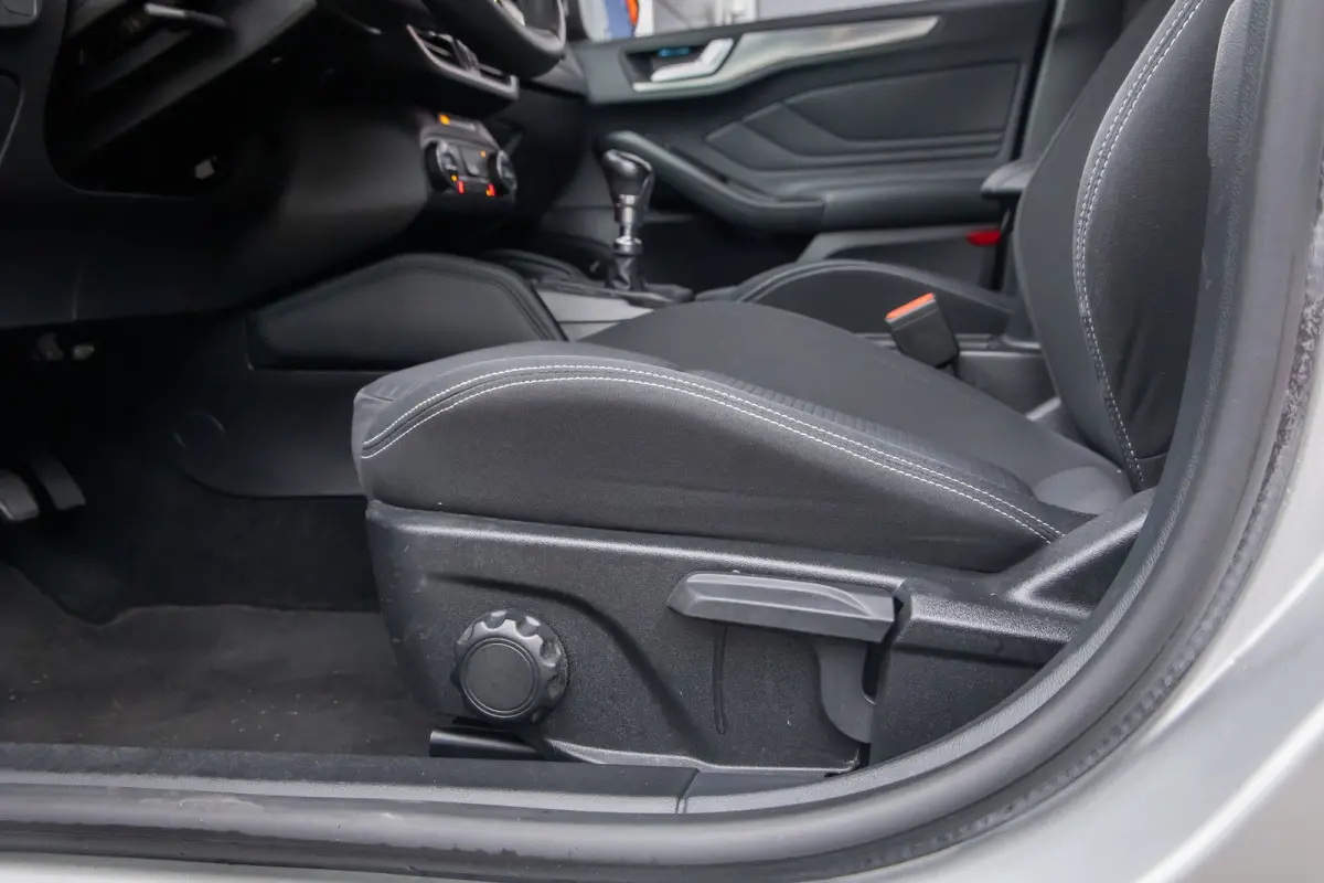 1.0 EcoBoost Titanium Business | Camera | Stoel/stuur/voorruit verwarming | B&O audio | Cruise control adaptief | Keyless | Apple Carplay/Android Auto | Achteruitrijcamera | Apple Carplay/An