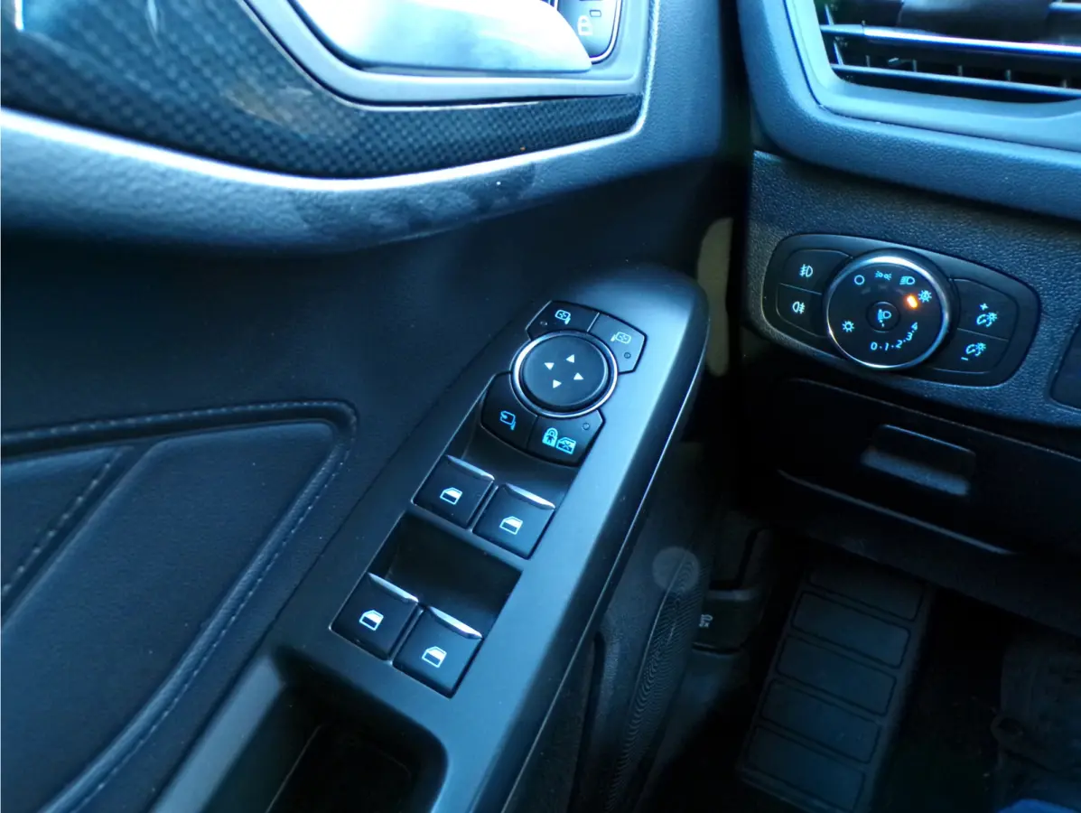 1.0 EcoBoost Hybrid ST Line X Business historie bekend