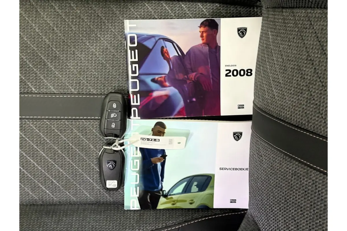 1.2 Hybrid 145 Allure - Automaat - Navi - Camera - Climate - Org.nl