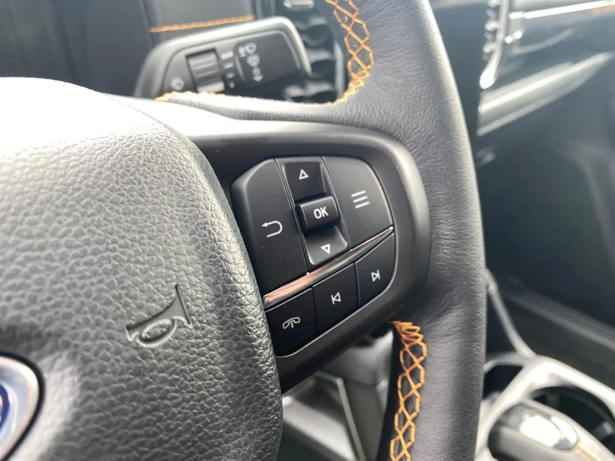 Wildtrak PHEV 278PK | Trekhaak | Blis | 12" Infotainment scherm met SYNC 4 | Elektrisch 8-weg verstelbare en verwarmbare stoelen | 18" Lichtmetalen velgen | Power Rollertop