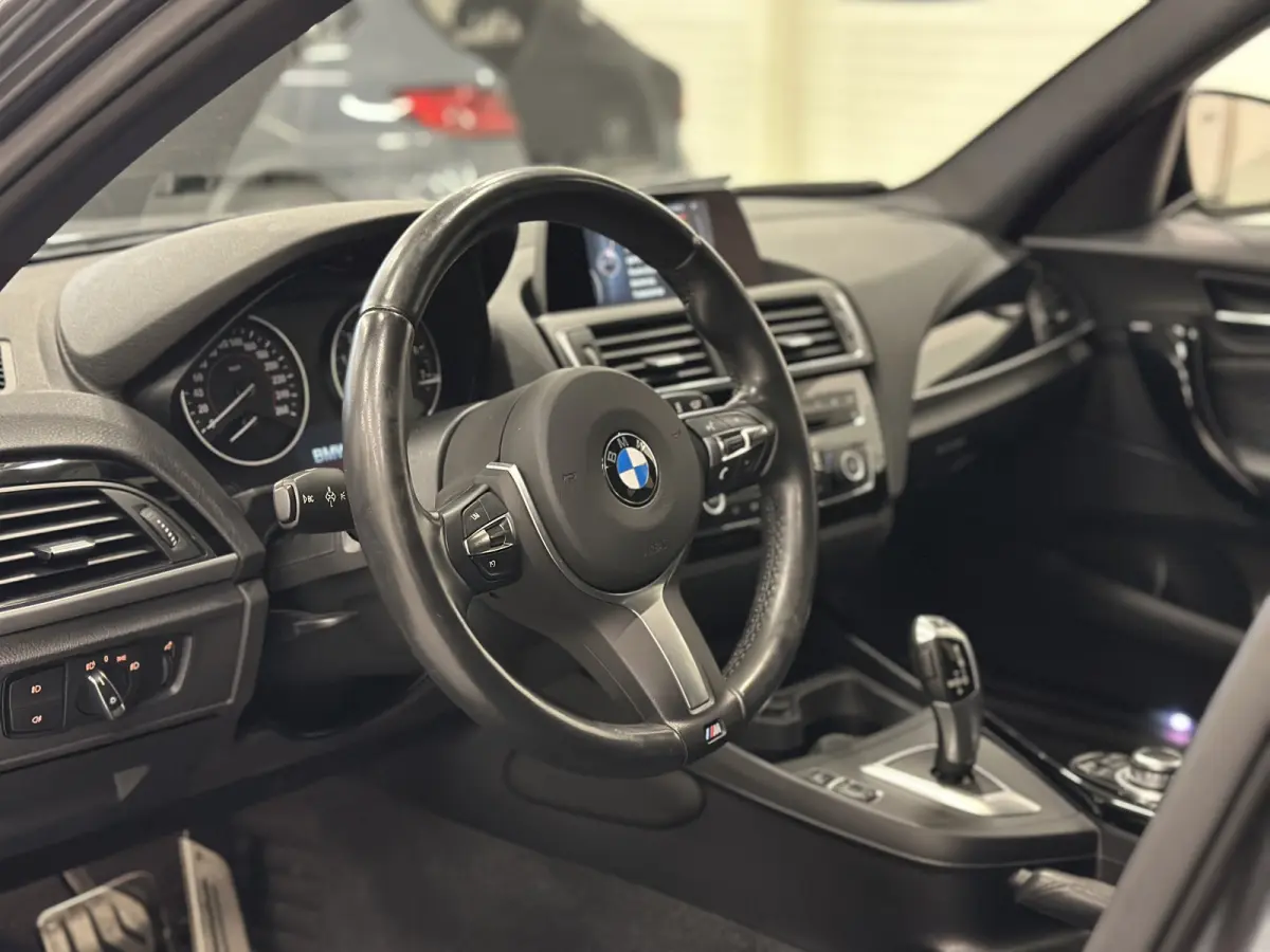 118i LCI | M-SPORT | **55260KM** | NL AUTO | Alcantara | Navi | Cruise Control | LED |