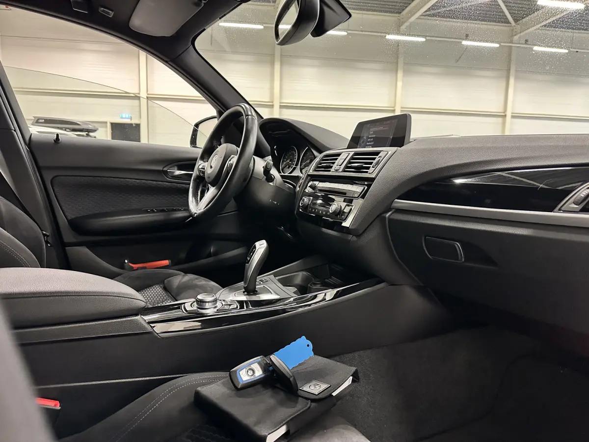 118i LCI | M-SPORT | **55260KM** | NL AUTO | Alcantara | Navi | Cruise Control | LED |