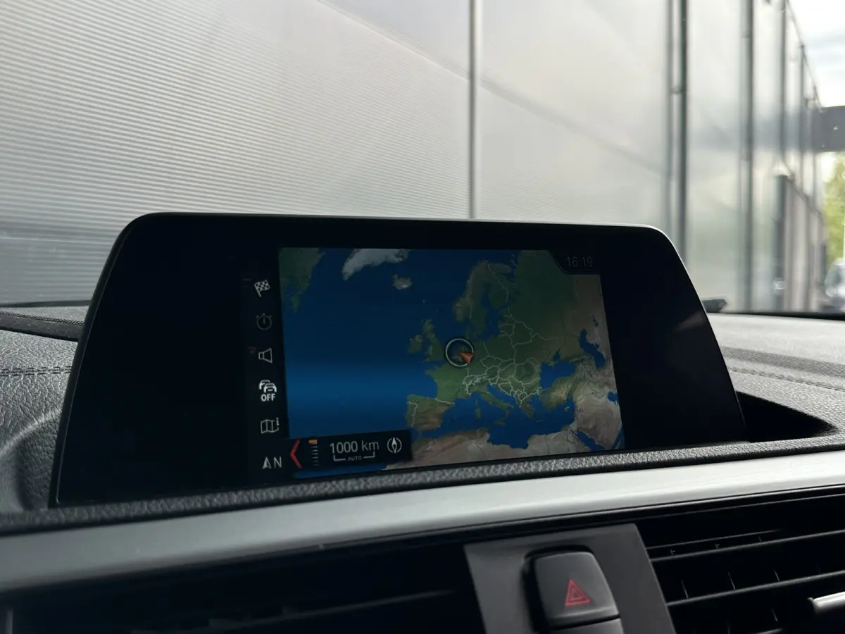 118i LCI | M-SPORT | **55260KM** | NL AUTO | Alcantara | Navi | Cruise Control | LED |