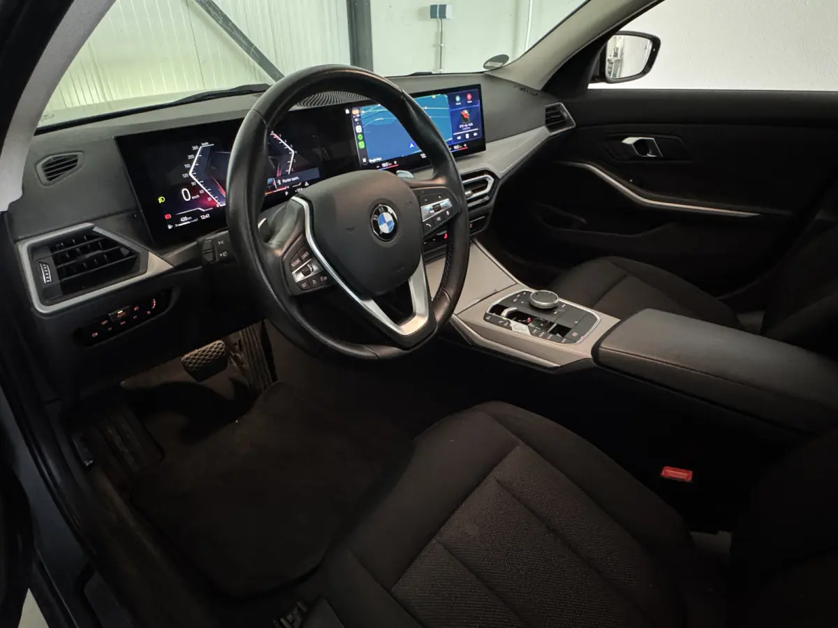 NEW 318IA 2.0 156PK AUT. NAVI/LED/PDC/CARPLAY