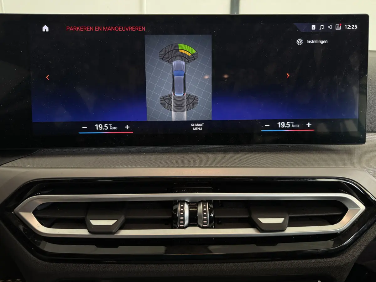 NEW 318IA 2.0 156PK AUT. NAVI/LED/PDC/CARPLAY