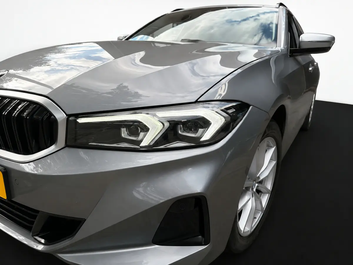 NEW 318IA 2.0 156PK AUT. NAVI/LED/PDC/CARPLAY