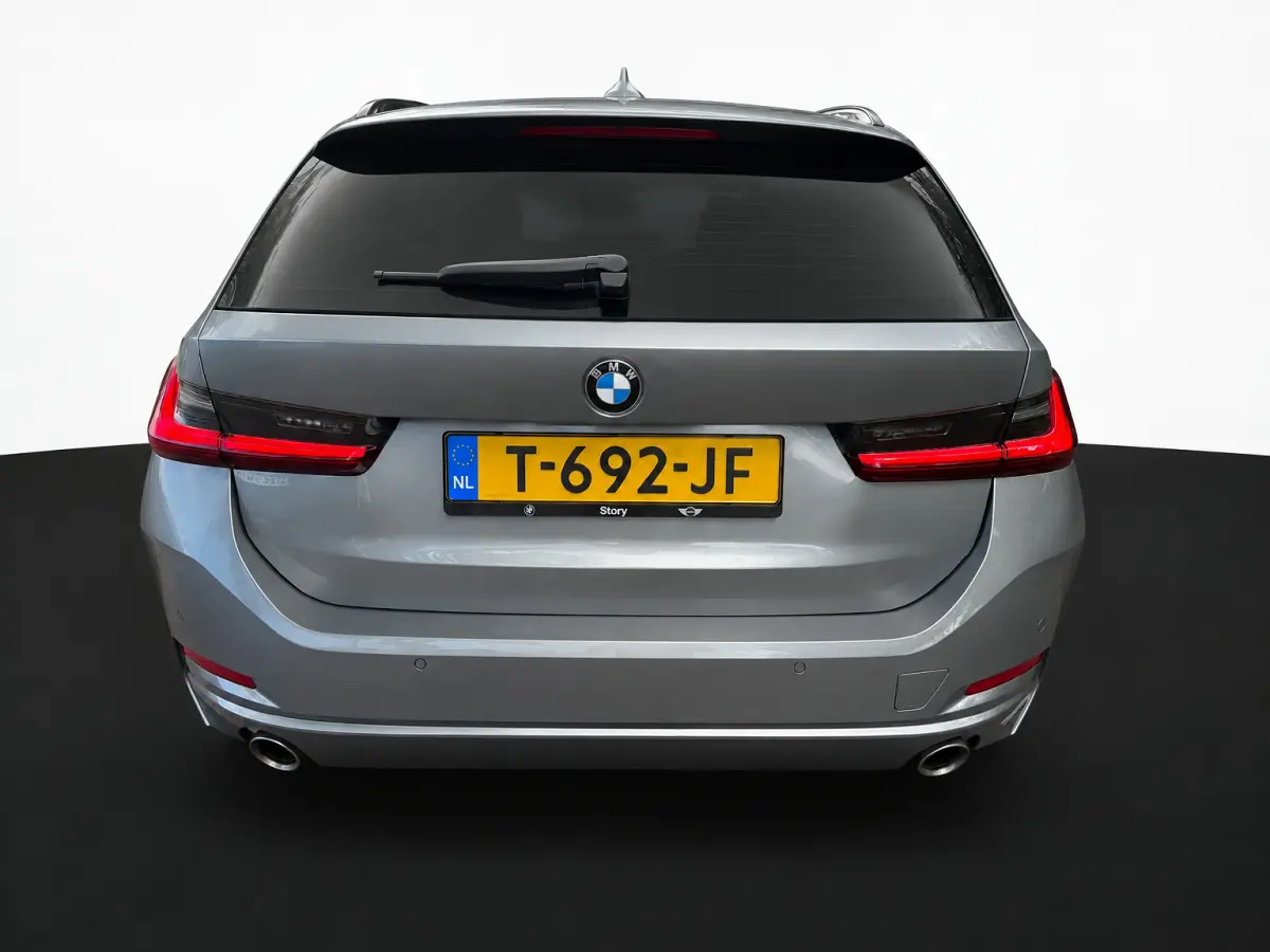 NEW 318IA 2.0 156PK AUT. NAVI/LED/PDC/CARPLAY