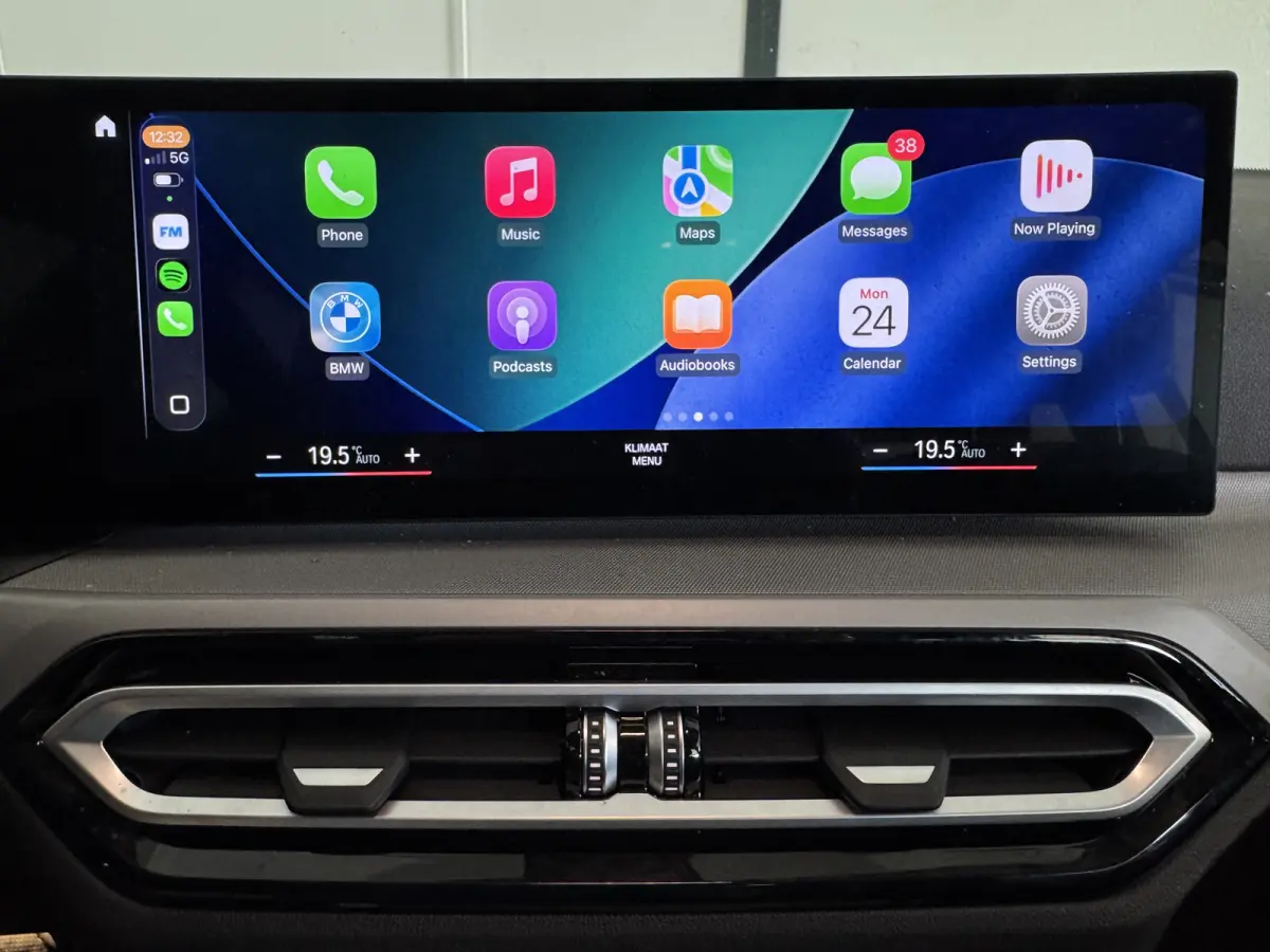NEW 318IA 2.0 156PK AUT. NAVI/LED/PDC/CARPLAY