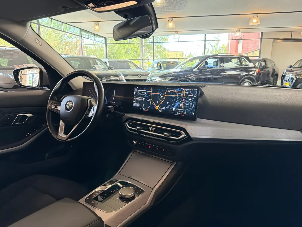NEW 318IA 2.0 156PK AUT. NAVI/LED/PDC/CARPLAY